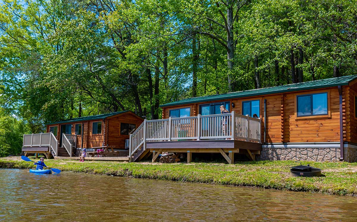 Lakeside camp cottages with kayaks at Wilderness Presidential Resort
